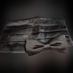CALVIN KLEIN CUMMERBUND AND BOW-TIE SET